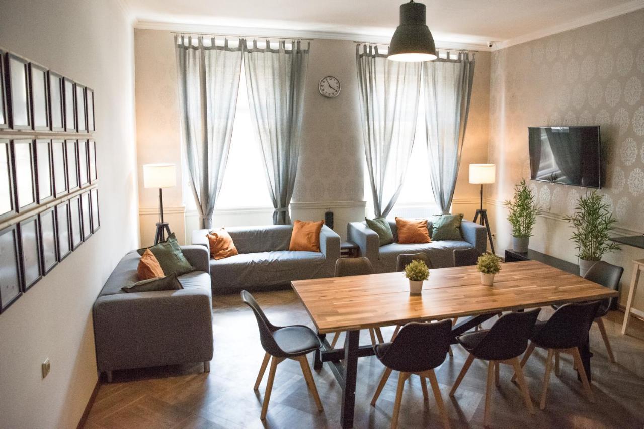 Onefam Old Town Hostal