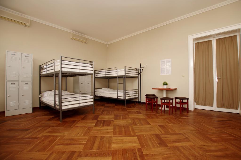 Onefam Old Town Hostal